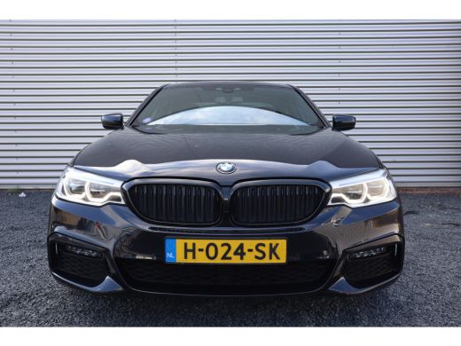 BMW 5 Serie 520i M-Sport High Executive Harman Kardon / Leder Dashboard / Camera / 19inch ActivLease financial lease