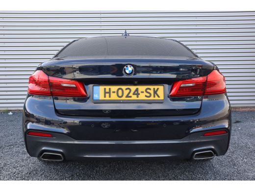 BMW 5 Serie 520i M-Sport High Executive Harman Kardon / Leder Dashboard / Camera / 19inch ActivLease financial lease
