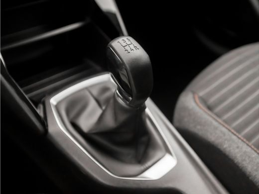 Peugeot 208 1.2 PureTech Sport (APPLE CARPLAY, GROOT NAVI, LANE ASSIST, SPORTSTOELEN, CRUISE, DAB+, NIEUWE AP... ActivLease financial lease