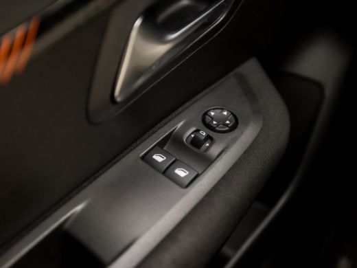 Peugeot 208 1.2 PureTech Sport (APPLE CARPLAY, GROOT NAVI, LANE ASSIST, SPORTSTOELEN, CRUISE, DAB+, NIEUWE AP... ActivLease financial lease
