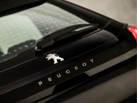 Peugeot 208 1.2 PureTech Sport (APPLE CARPLAY, GROOT NAVI, LANE ASSIST, SPORTSTOELEN, CRUISE, DAB+, NIEUWE AP... ActivLease financial lease