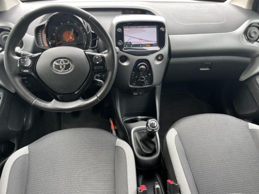 Toyota Aygo 1.0 VVT-i x-play | Navigatie | Bluetooth | Parkeercamera | Airco | Elektrische buitenspiegels | ActivLease financial lease