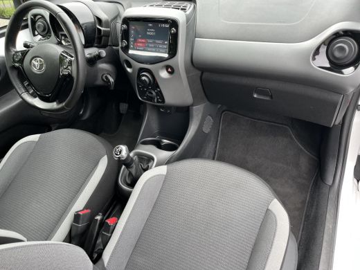 Toyota Aygo 1.0 VVT-i x-play | Navigatie | Bluetooth | Parkeercamera | Airco | Elektrische buitenspiegels | ActivLease financial lease