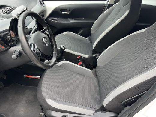 Toyota Aygo 1.0 VVT-i x-play | Navigatie | Bluetooth | Parkeercamera | Airco | Elektrische buitenspiegels | ActivLease financial lease