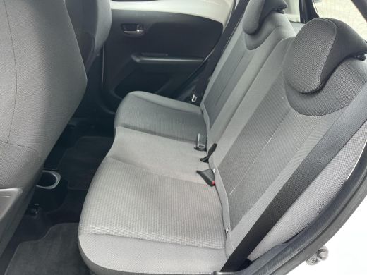Toyota Aygo 1.0 VVT-i x-play | Navigatie | Bluetooth | Parkeercamera | Airco | Elektrische buitenspiegels | ActivLease financial lease