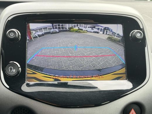 Toyota Aygo 1.0 VVT-i x-play | Navigatie | Bluetooth | Parkeercamera | Airco | Elektrische buitenspiegels | ActivLease financial lease