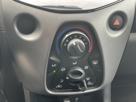 Toyota Aygo 1.0 VVT-i x-play | Navigatie | Bluetooth | Parkeercamera | Airco | Elektrische buitenspiegels | ActivLease financial lease