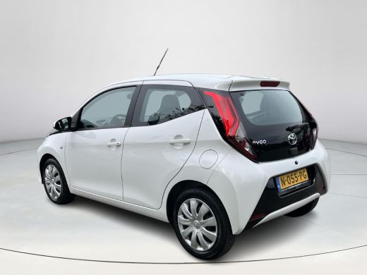 Toyota Aygo 1.0 VVT-i x-play | Navigatie | Bluetooth | Parkeercamera | Airco | Elektrische buitenspiegels | ActivLease financial lease