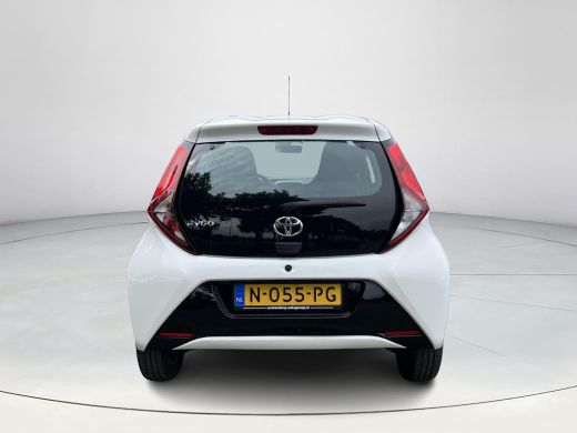 Toyota Aygo 1.0 VVT-i x-play | Navigatie | Bluetooth | Parkeercamera | Airco | Elektrische buitenspiegels | ActivLease financial lease
