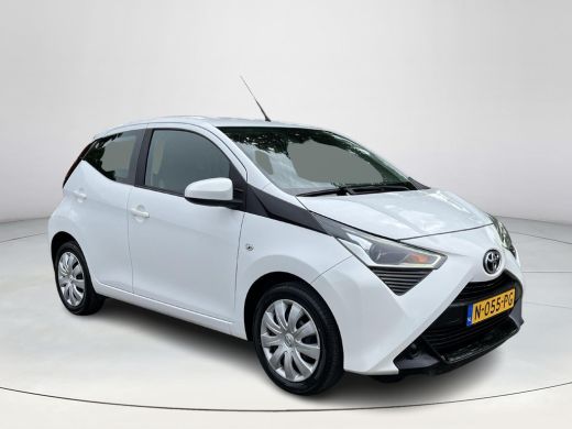 Toyota Aygo 1.0 VVT-i x-play | Navigatie | Bluetooth | Parkeercamera | Airco | Elektrische buitenspiegels | ActivLease financial lease