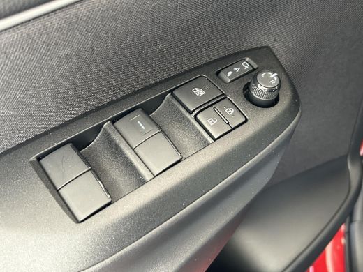 Toyota Yaris 1.5 Hybrid 115 Dynamic Comfort Pack | Parkeersensoren | Blindspot | Apple CarPlay | Rijklaarprijs... ActivLease financial lease