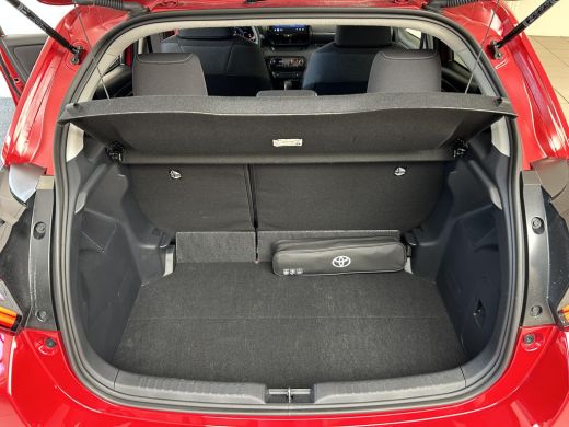 Toyota Yaris 1.5 Hybrid 115 Dynamic Comfort Pack | Parkeersensoren | Blindspot | Apple CarPlay | Rijklaarprijs... ActivLease financial lease