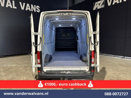 Volkswagen Crafter 2.0 TDI 140 pk L4H3 L3H2 Euro6 ** Airco | 3000kg trekhaak | Cruisecontrol | Parkeersensoren Bijri... ActivLease financial lease