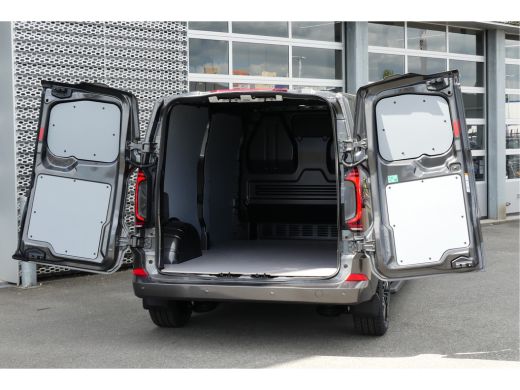 Volkswagen Transporter | Bulli | Black Edition | LED Matrix | DSG | App-Connect | ACC | Climate control | LM velgen 19" | ActivLease financial lease