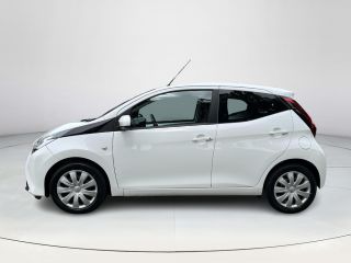 Toyota Aygo 1.0 VVT-i x-play | Navigatie | Bluetooth | Parkeercamera | Airco | Elektrische buitenspiegels |