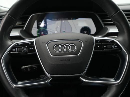 Audi e-tron e-tron 55 quattro 408pk 95 kWh Carplay Camera Headup Display Stoelverwarming ActivLease financial lease