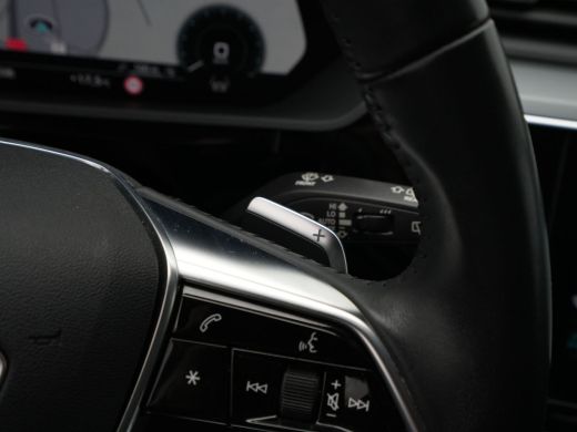 Audi e-tron e-tron 55 quattro 408pk 95 kWh Carplay Camera Headup Display Stoelverwarming ActivLease financial lease