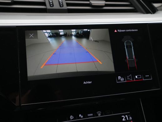 Audi e-tron e-tron 55 quattro 408pk 95 kWh Carplay Camera Headup Display Stoelverwarming ActivLease financial lease