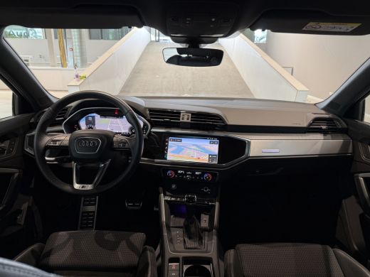 Audi Q3 45 245pk TFSI e S edition | Optiekpakket zwart plus | MMI navigatie plus MMI touch | Cruise contr... ActivLease financial lease