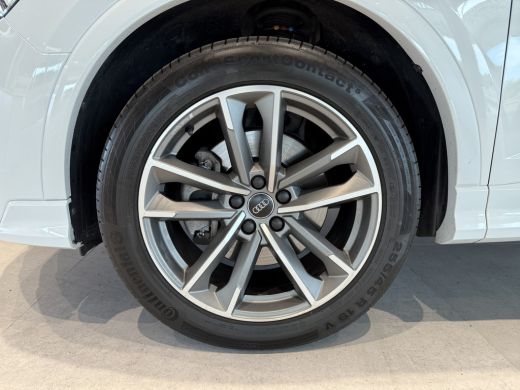 Audi Q3 45 245pk TFSI e S edition | Optiekpakket zwart plus | MMI navigatie plus MMI touch | Cruise contr... ActivLease financial lease