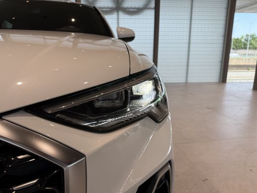 Audi Q3 45 245pk TFSI e S edition | Optiekpakket zwart plus | MMI navigatie plus MMI touch | Cruise contr... ActivLease financial lease
