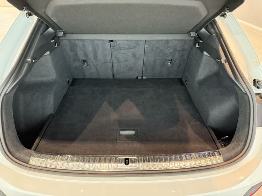 Audi Q3 45 245pk TFSI e S edition | Optiekpakket zwart plus | MMI navigatie plus MMI touch | Cruise contr... ActivLease financial lease