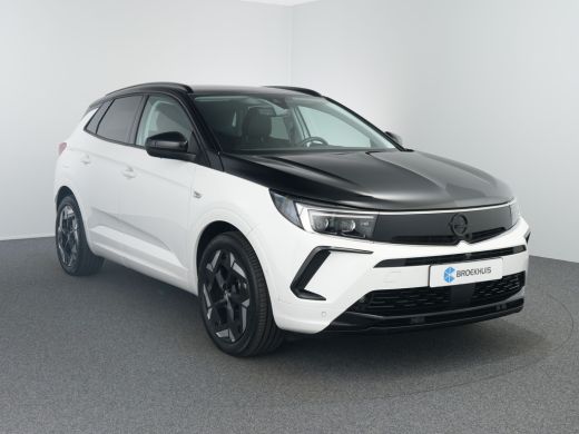 Opel Grandland GSE 1.6 Turbo | 4x4 PHEV AUTOMAAT MET 300PK CLIMATE CONTROL | NAVI | PARKEERSENSOREN + CAMERA | A... ActivLease financial lease