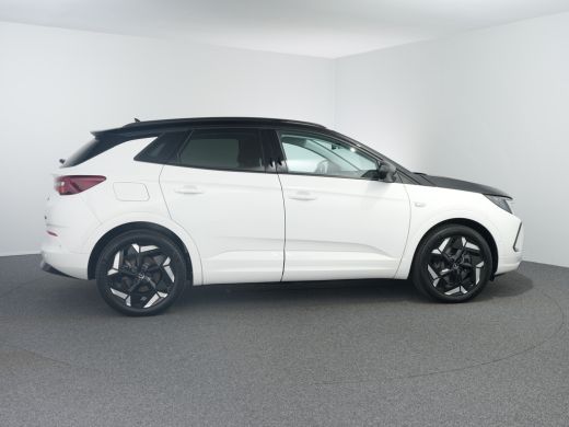 Opel Grandland GSE 1.6 Turbo | 4x4 PHEV AUTOMAAT MET 300PK CLIMATE CONTROL | NAVI | PARKEERSENSOREN + CAMERA | A... ActivLease financial lease