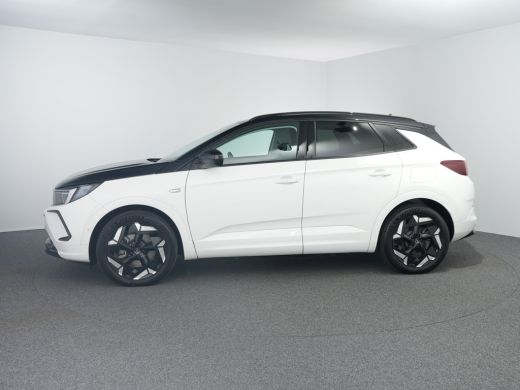 Opel Grandland GSE 1.6 Turbo | 4x4 PHEV AUTOMAAT MET 300PK CLIMATE CONTROL | NAVI | PARKEERSENSOREN + CAMERA | A... ActivLease financial lease