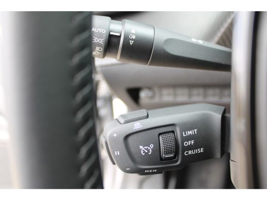 Peugeot 2008 1.2 PureTech 100 Allure | Airco (automatisch) | Apple Carplay/Android Auto|telefoonintegratie pre... ActivLease financial lease