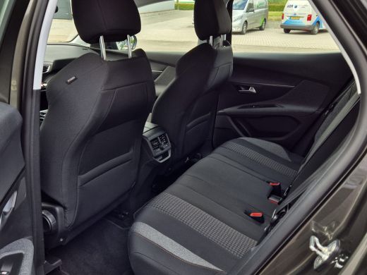 Peugeot 3008 1.2 130PK PureTech | Dealer onderhouden | Blue Lease Executive | Trekhaak | Connected services | ... ActivLease financial lease