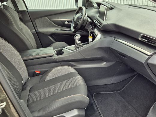 Peugeot 3008 1.2 130PK PureTech | Dealer onderhouden | Blue Lease Executive | Trekhaak | Connected services | ... ActivLease financial lease