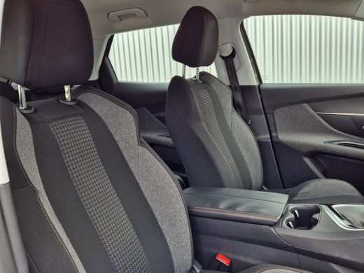 Peugeot 3008 1.2 130PK PureTech | Dealer onderhouden | Blue Lease Executive | Trekhaak | Connected services | ... ActivLease financial lease