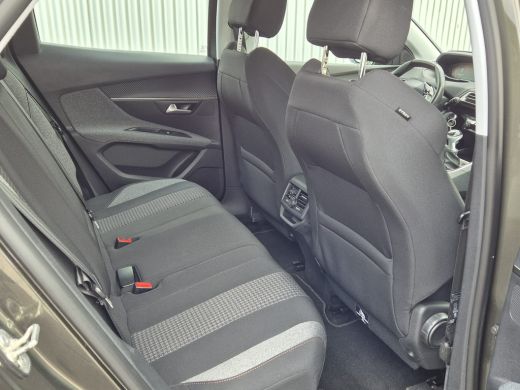 Peugeot 3008 1.2 130PK PureTech | Dealer onderhouden | Blue Lease Executive | Trekhaak | Connected services | ... ActivLease financial lease