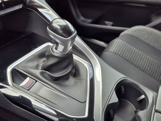 Peugeot 3008 1.2 130PK PureTech | Dealer onderhouden | Blue Lease Executive | Trekhaak | Connected services | ... ActivLease financial lease