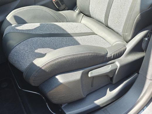 Peugeot 5008 1.2 PureTech Blue Lease Premium | 2 stoelen op derde rij | Achteruitrijcamera | Lichtmetalen velg... ActivLease financial lease