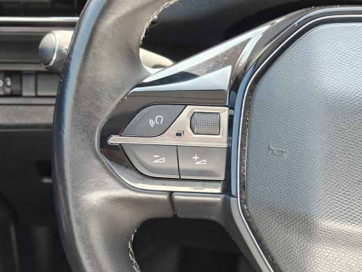 Peugeot 5008 1.2 PureTech Blue Lease Premium | 2 stoelen op derde rij | Achteruitrijcamera | Lichtmetalen velg... ActivLease financial lease