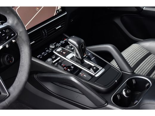 Porsche Cayenne 3.0 E-Hybrid 462pk Lightweight Package | Carbon Exterieur | Carbon Dak | 22'' GT Design Wielen | ... ActivLease financial lease