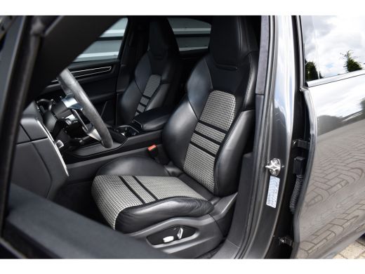Porsche Cayenne 3.0 E-Hybrid 462pk Lightweight Package | Carbon Exterieur | Carbon Dak | 22'' GT Design Wielen | ... ActivLease financial lease
