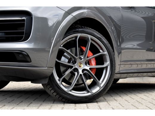 Porsche Cayenne 3.0 E-Hybrid 462pk Lightweight Package | Carbon Exterieur | Carbon Dak | 22'' GT Design Wielen | ... ActivLease financial lease