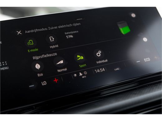 Skoda Octavia Combi 1.4 TSI iV PHEV Business Edition | 1500 kg trekgewicht! | Carplay | Cruise Control ActivLease financial lease