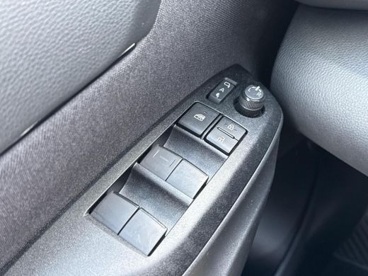 Toyota Yaris Cross 1.5 Hybrid Explore **NAVIGATIE/ TREKHAAK/ STOELVERWARMING/ PARKEERSENSOREN/ 36 MAANDEN GARANTIE** ActivLease financial lease