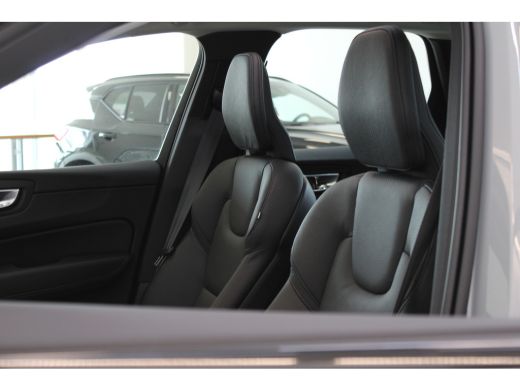Volvo  XC60 T6 350PK Ultimate Dark | 360° | Trekhaak | Stoel&Stuur Verw. | Adap Cruise | 20'' | Panoramadak ActivLease financial lease
