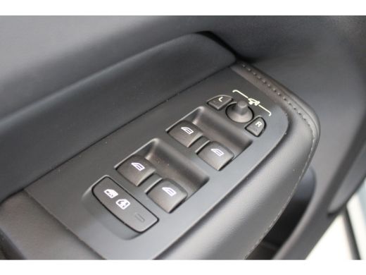 Volvo  XC60 T6 350PK Ultimate Dark | 360° | Trekhaak | Stoel&Stuur Verw. | Adap Cruise | 20'' | Panoramadak ActivLease financial lease