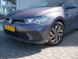 Volkswagen Polo 1.0 TSI Life Edition | Achteruitrijcamera | Parkeersensor achter | Voorstoelen verwarmd