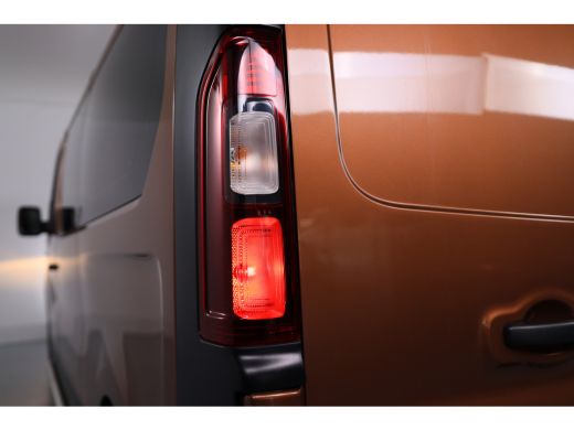 Opel Vivaro 1.6 CDTI L2H1 DC Sport EcoFlex | Dealer Onderhouden! | Navi | Trekhaak | Camera | Parkeersensoren... ActivLease financial lease