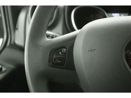 Renault Trafic 1.6 dCi T29 L1H1 Airco Cruise Navigatie LED PDC 3 Persoons Elektrpakket ActivLease financial lease