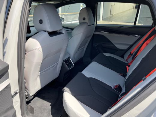 Skoda Elroq 85 Business Edition | Trekhaak | Verwarmbare voorruit | ACC | Travel Assist | Apple Carplay | Cam... ActivLease financial lease