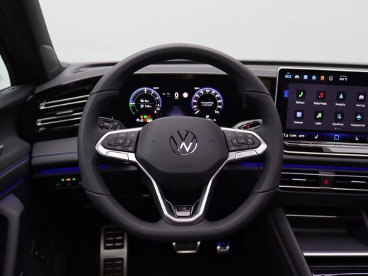 Volkswagen Tiguan 1.5 eHybrid R-Line Edition Black style, panoramadak, matrix led, trekhaak, 360gr. camera, adaptiv... ActivLease financial lease