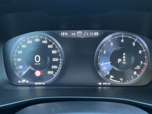 Volvo  XC40 1.5 T2 Momentum Business | Pilot Assist | Camera | Trekhaak | Keyless | ActivLease financial lease